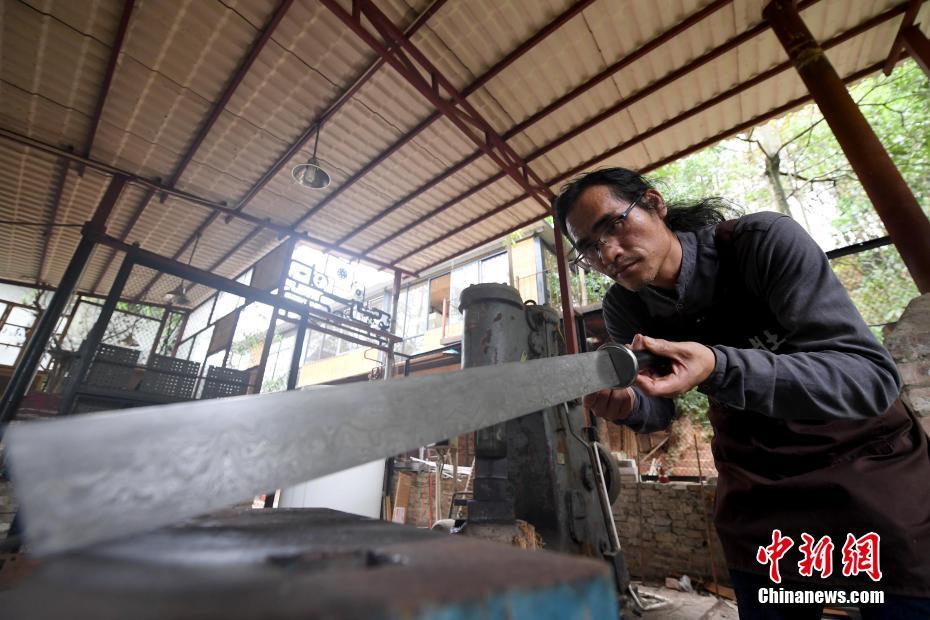 广西&ldquo;壮刀王&rdquo;十年磨一剑 盼中国传统刀文化复兴