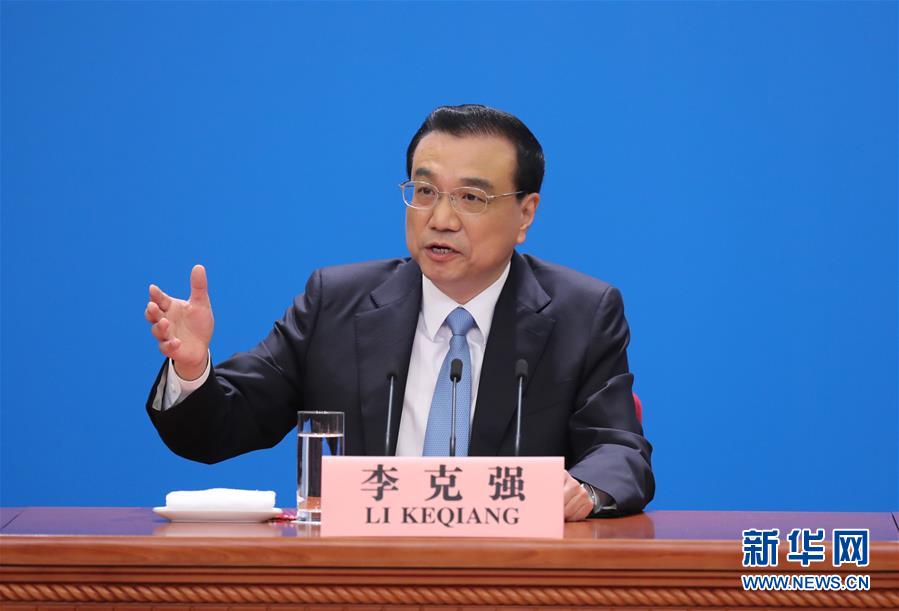 　　3月20日，国务院总理李克强和副总理韩正、孙春兰、胡春华、刘鹤在北京人民大会堂与中外记者见面，并回答记者提问。 新华社记者 邢广利摄