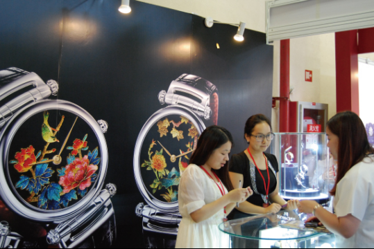 轻奢品替代高端奢侈品成新宠?7月北京高端品