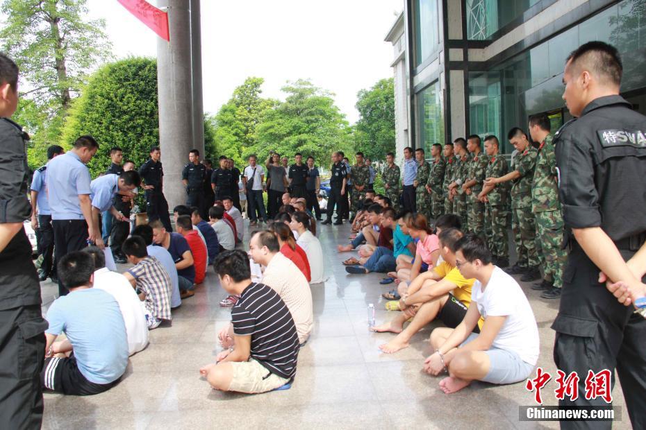 广西警方中越边境侦破特大非法走私香烟案 案值达6亿余元