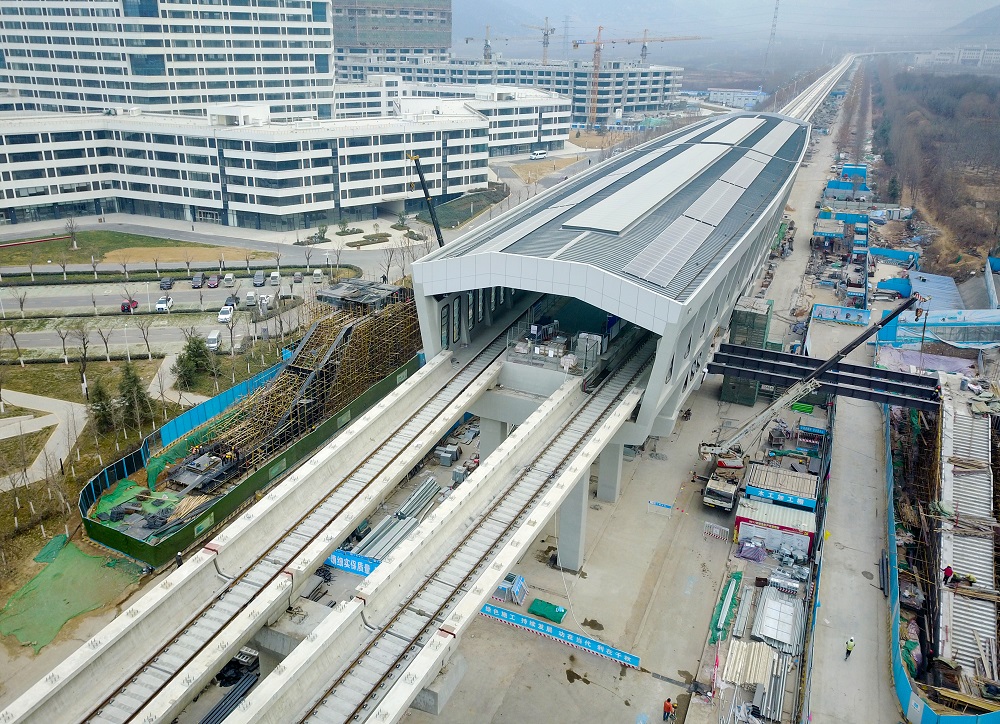 中建八局二公司为济南轨道交通R1线穿衣戴帽