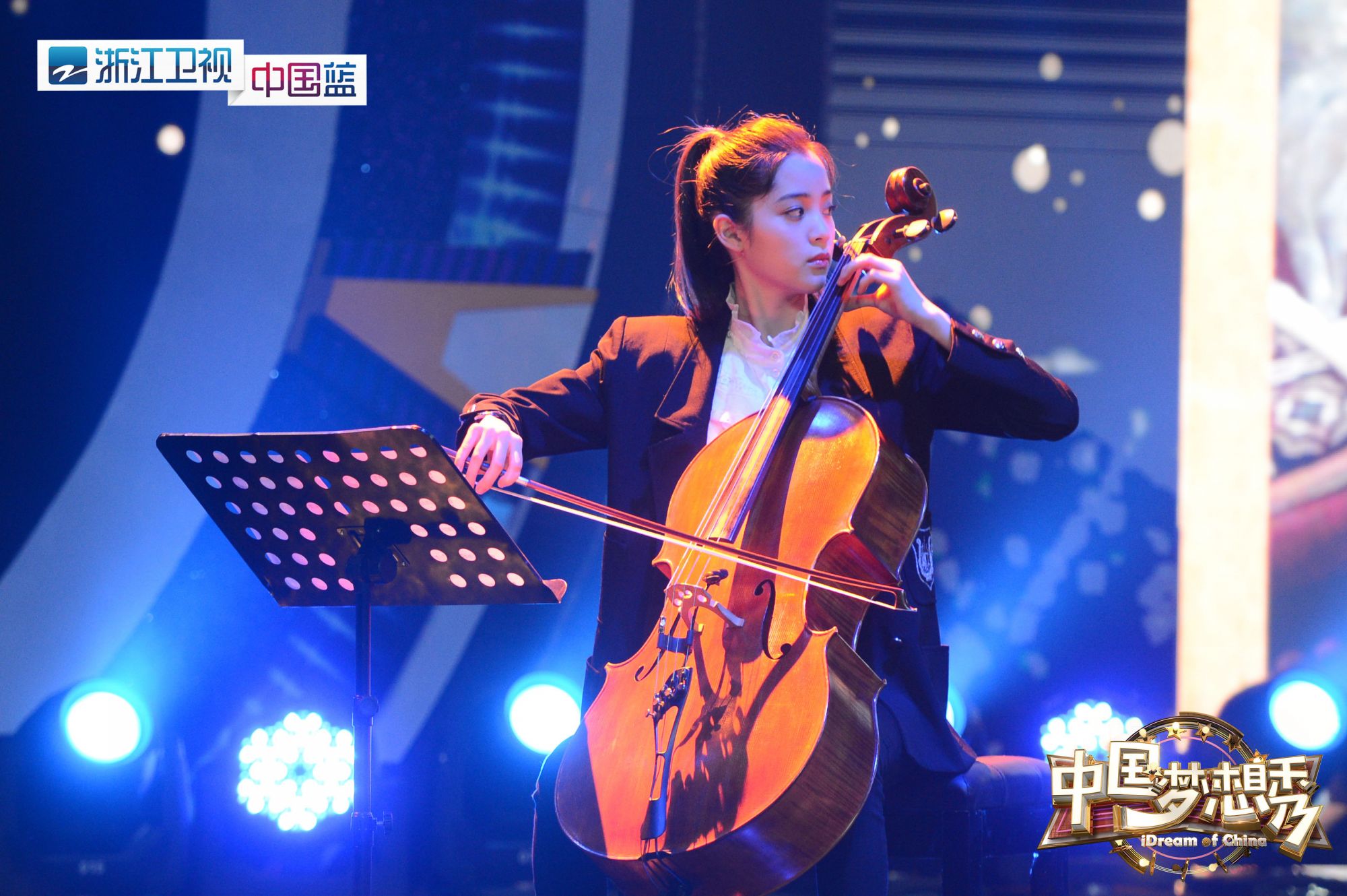 欧阳娜娜女大十八变 《中国梦想秀》重拾音乐