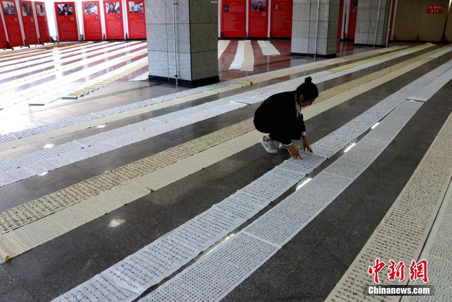 陕西一高校书法学院收寒假作业如铺&ldquo;地毯&rdquo;