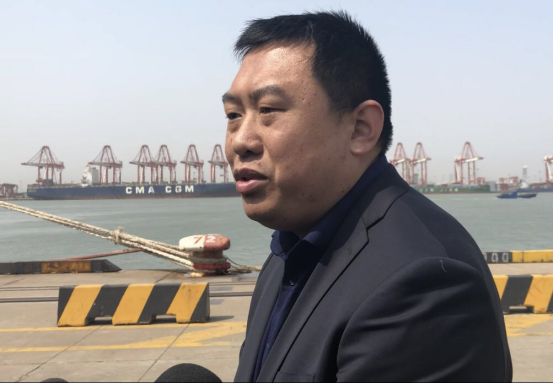 【中国梦·实践者】全球首台无人驾驶电动卡车开启港口试运营