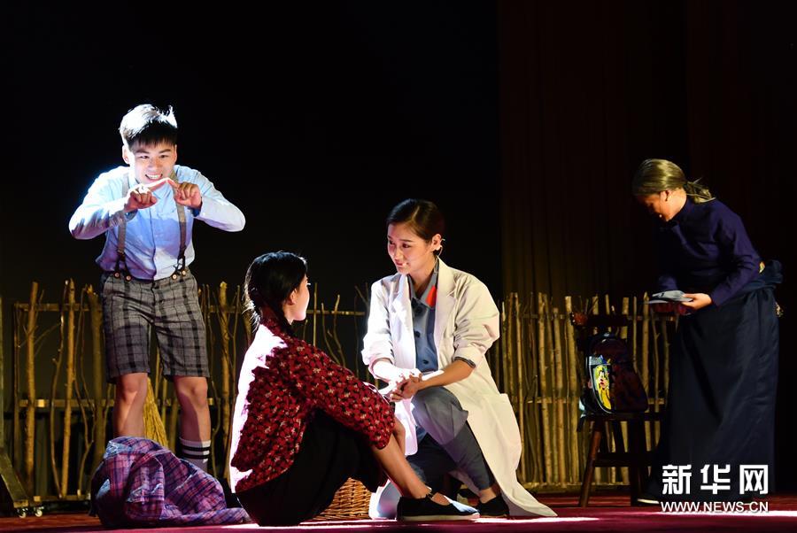(文化)(2)大型爱国主义儿童剧《草原红星》在京上演