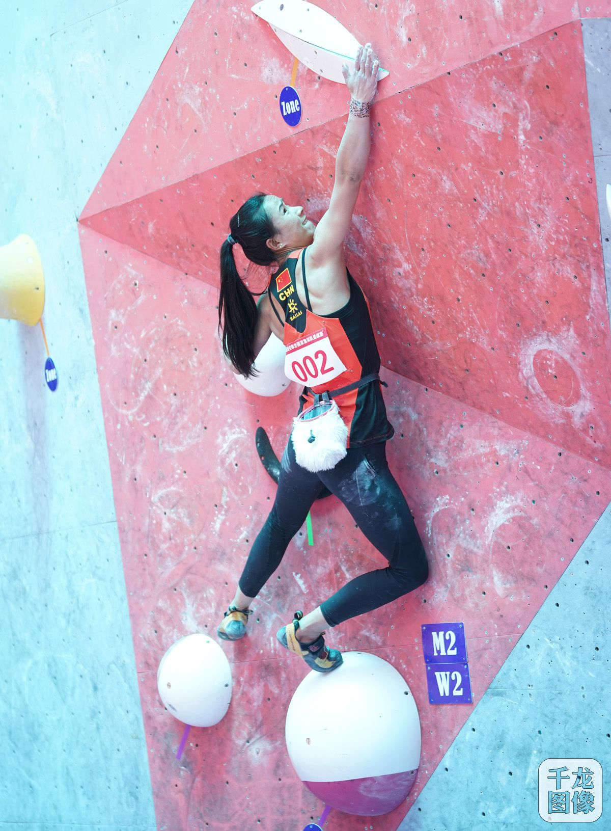 仁青拉姆在攀石赛比赛中