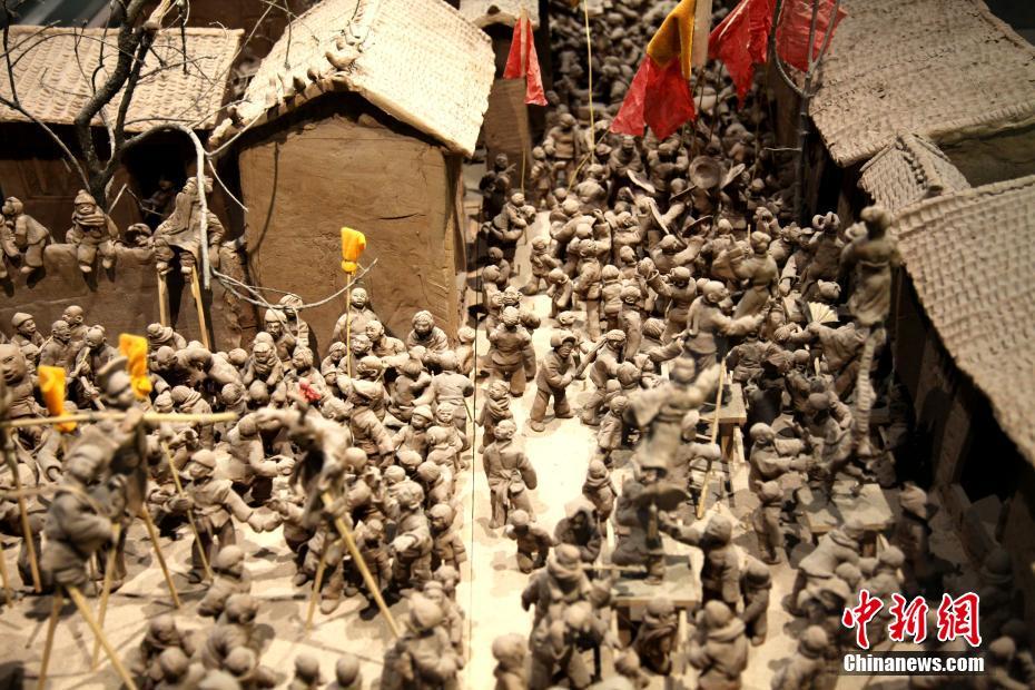 1300个泥塑小人拼出&ldquo;关中风情&rdquo; 农舍猪圈俱全