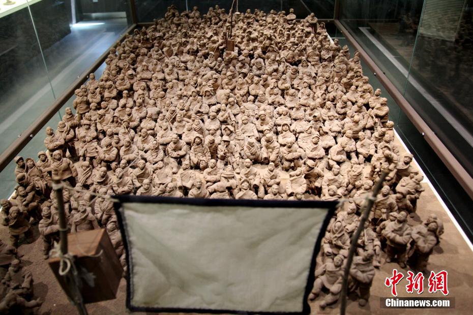 1300个泥塑小人拼出&ldquo;关中风情&rdquo; 农舍猪圈俱全