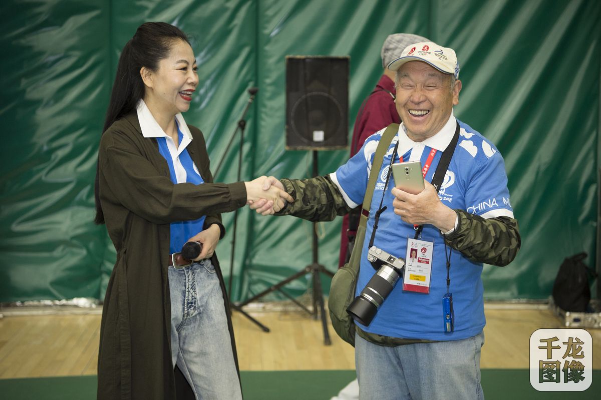 今年是北京奥运十周年，很多北京奥运志愿者也前来参赛，并在赛场内外重逢