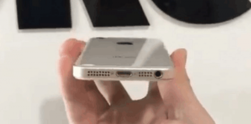 与一些谍照突然出现，虽然不是非常清晰，但也能够看出新手机的绝大多数设计了。整体尺寸与之前的4英寸iPhone 5保持了相似，看来苹果并没有提升屏幕尺寸的打算。