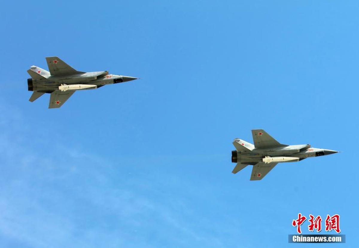 俄罗斯举行卫国战争胜利73周年阅兵式 匕首