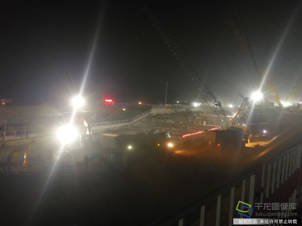 北京新机场线施工夜景