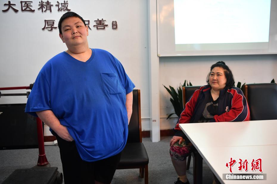 530斤&ldquo;中国第一胖&rdquo;带着240斤的母亲一起减肥