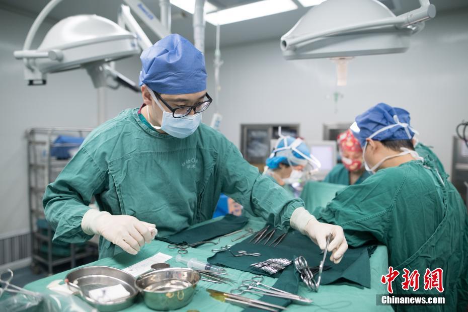 无影灯下的&ldquo;隐形天使&rdquo; 探访太原手术室里的男护士