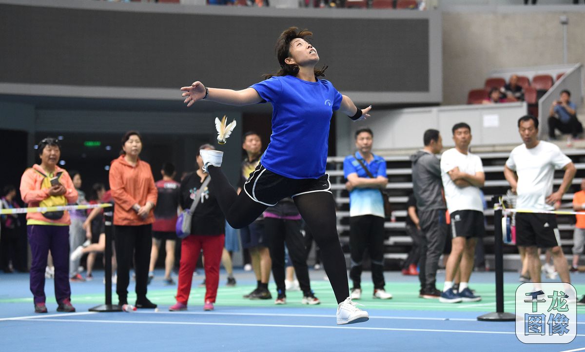 XBG_2190 来自北京、天津、河北和山西的42支参赛队的800多名健身毽爱好者，齐聚钻石球馆，一决高下