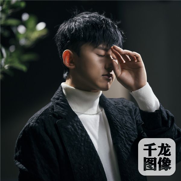 张杰《如歌》MV上线 1:1画幅突破性视觉获赞