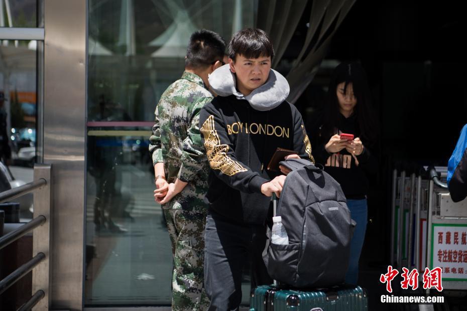 原3U8633航班部分乘客已顺利抵藏