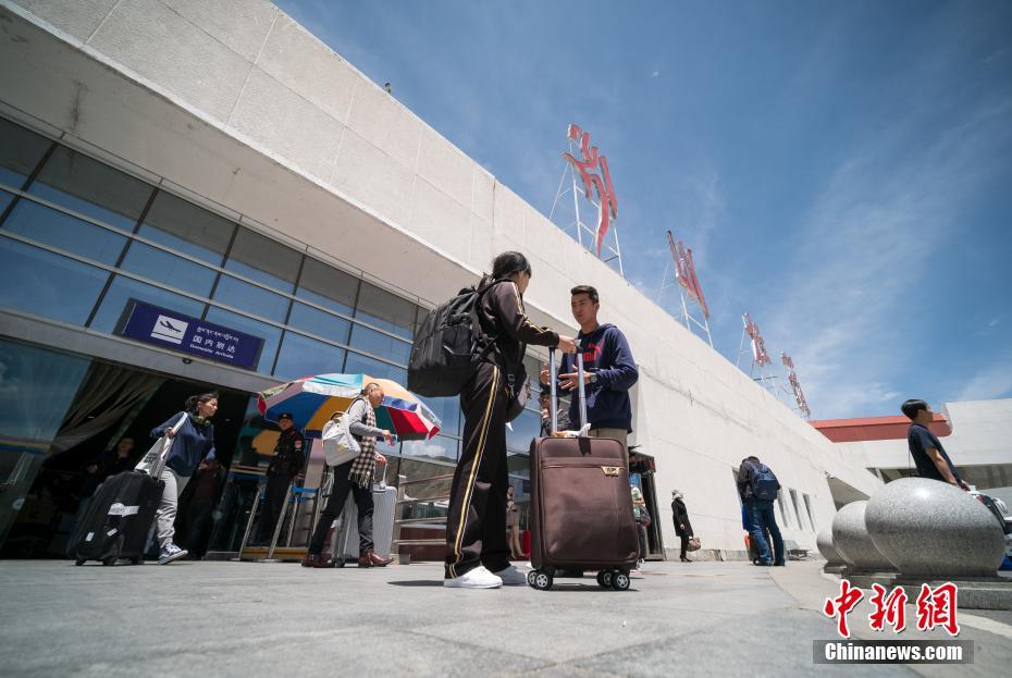 原3U8633航班部分乘客已顺利抵藏