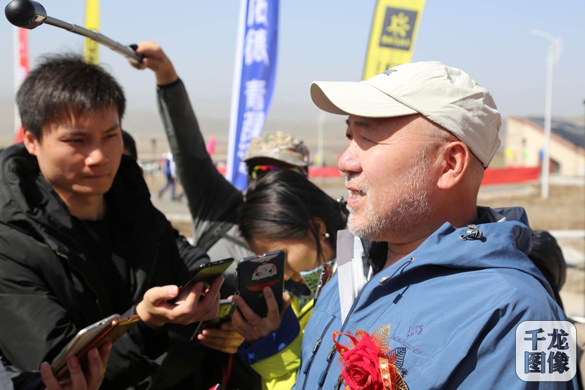 国家体育总局登山运动管理中心副主任、中国登山协会副主席王勇峰接受媒体采访