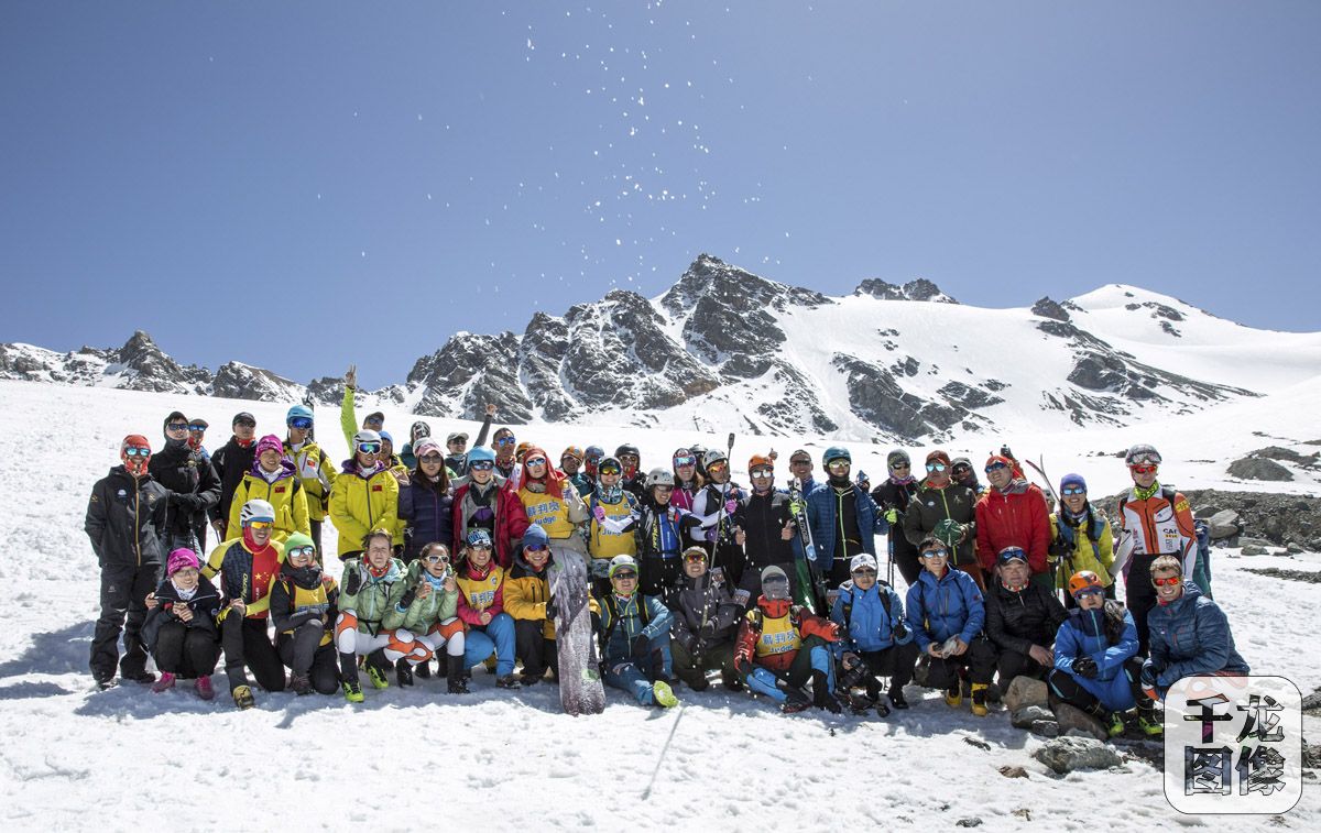 全体参赛选手合影