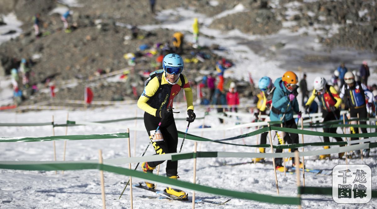 选手们从起点出发