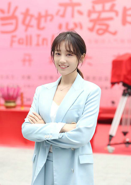 何花《当她恋爱时》开机 超能力女主角来袭
