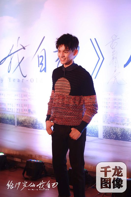 林柏宏饰演摄影系学长莫晓枫