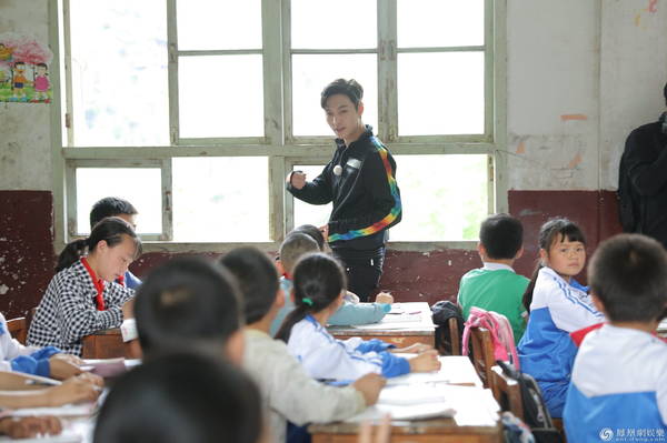 《极限挑战》走近留守儿童 体验艰苦的乡村生