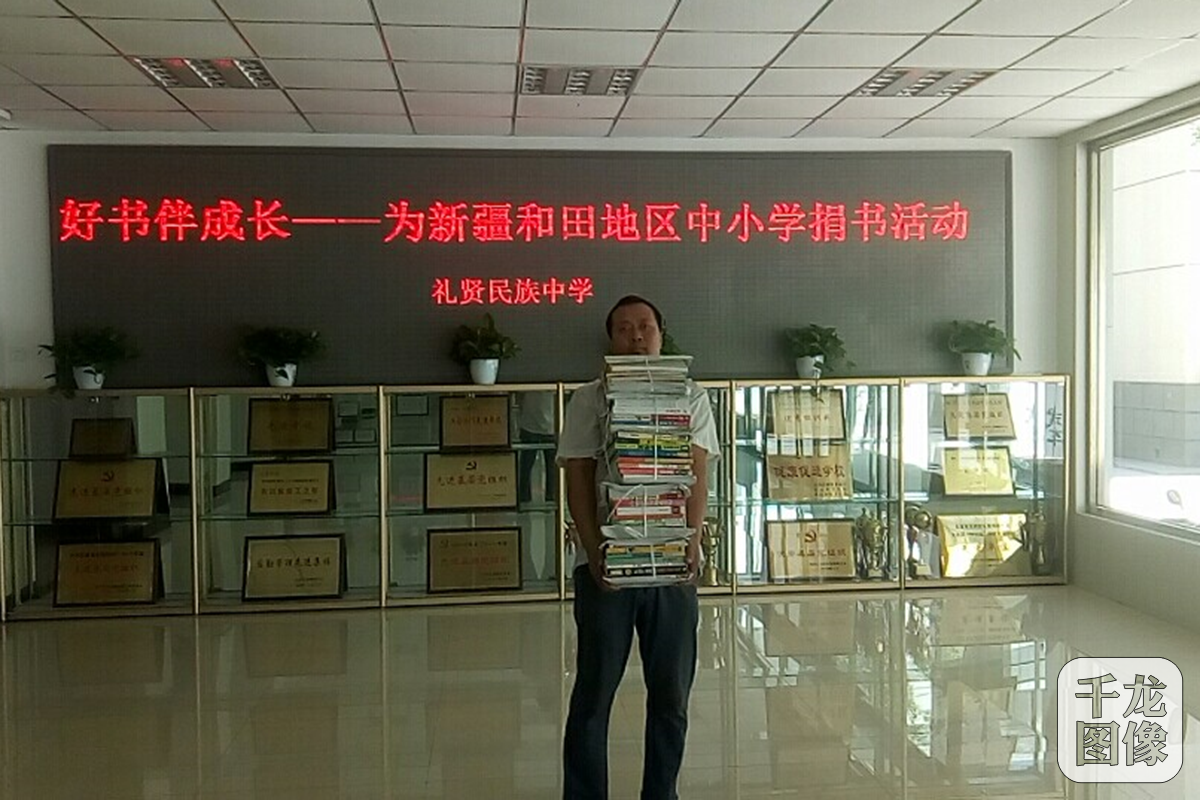 5月17日,物流公司业务员收集大兴区礼贤民族中