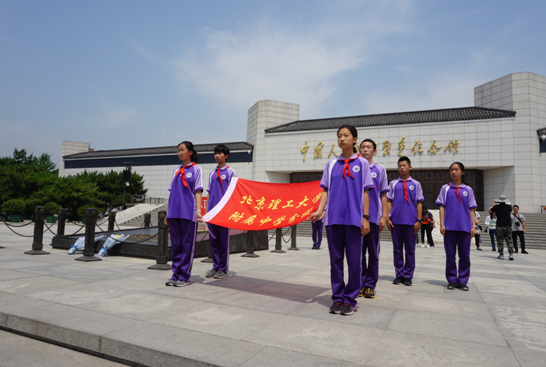 北理工附中分校参观抗战馆