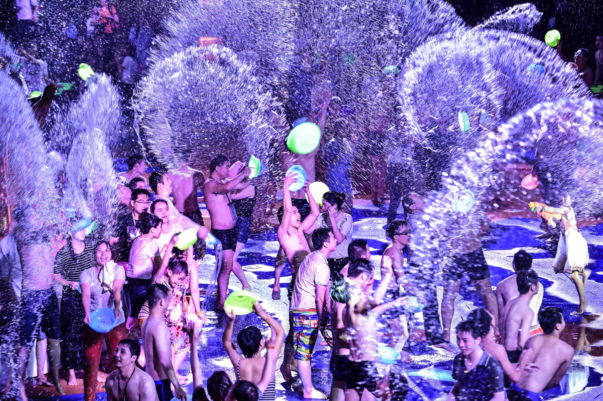 全民消暑泼水狂欢来袭，让你爽够这个夏天!