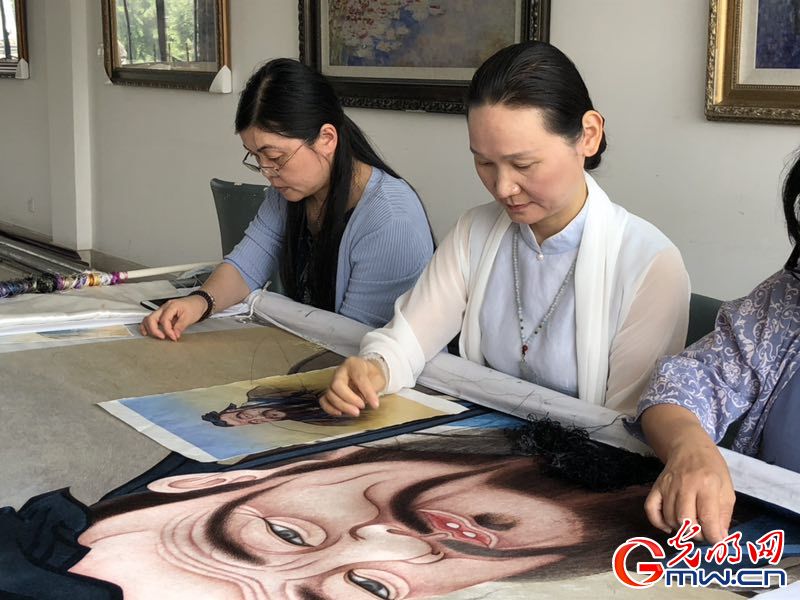 【中国梦·大国工匠篇】融贯中西 她们飞针绣出新的“中国名片”