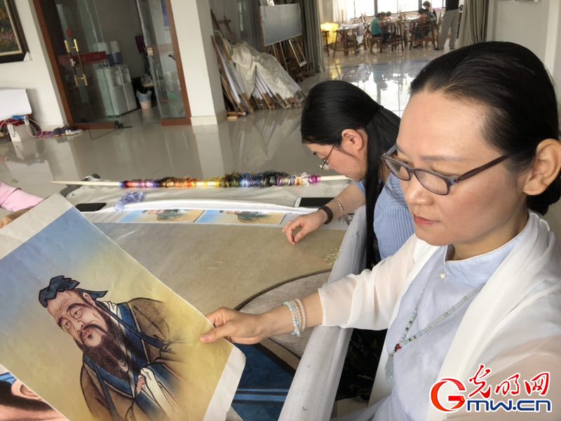 【中国梦·大国工匠篇】融贯中西 她们飞针绣出新的“中国名片”