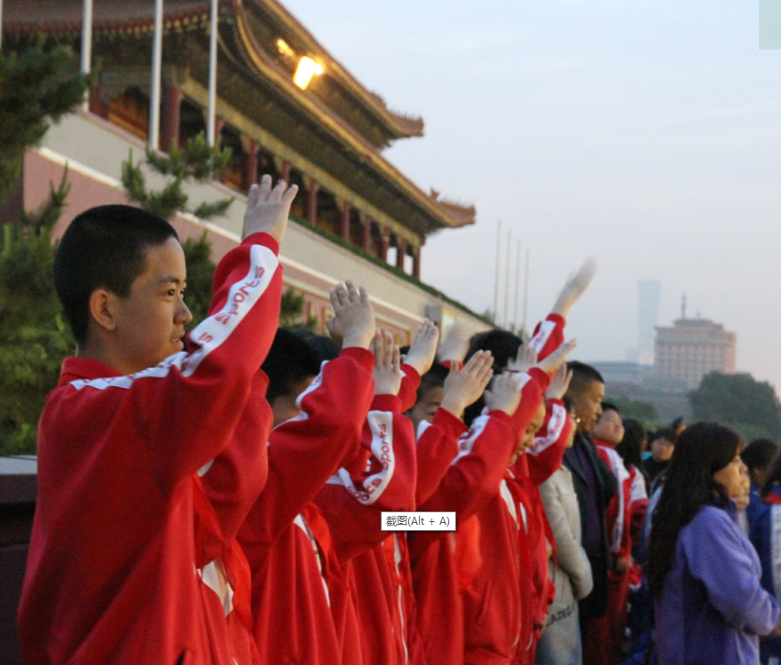 杨宋中学参观天安门升旗仪式