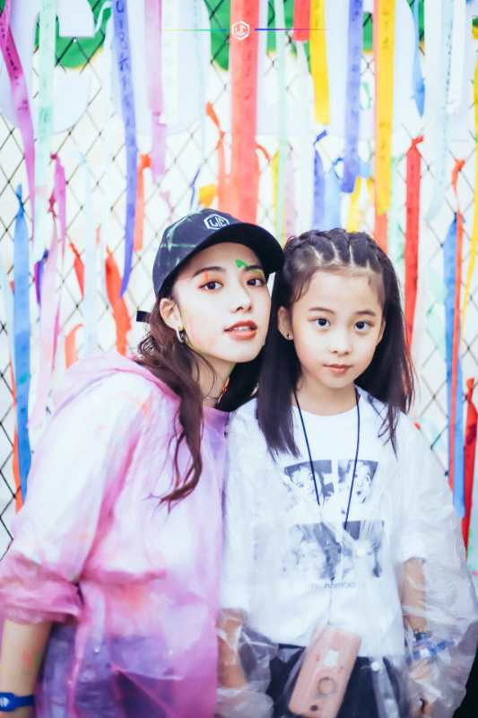 吴静怡现身上海大玩色彩创意 尽显朝气与活力