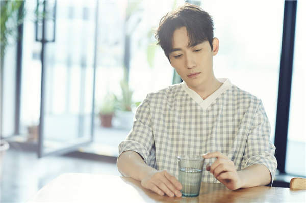 朱一龙最新写真曝光清爽有型 眼技 撩人-千龙网