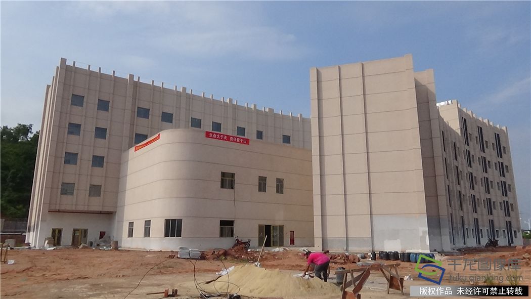 于都体校综合楼