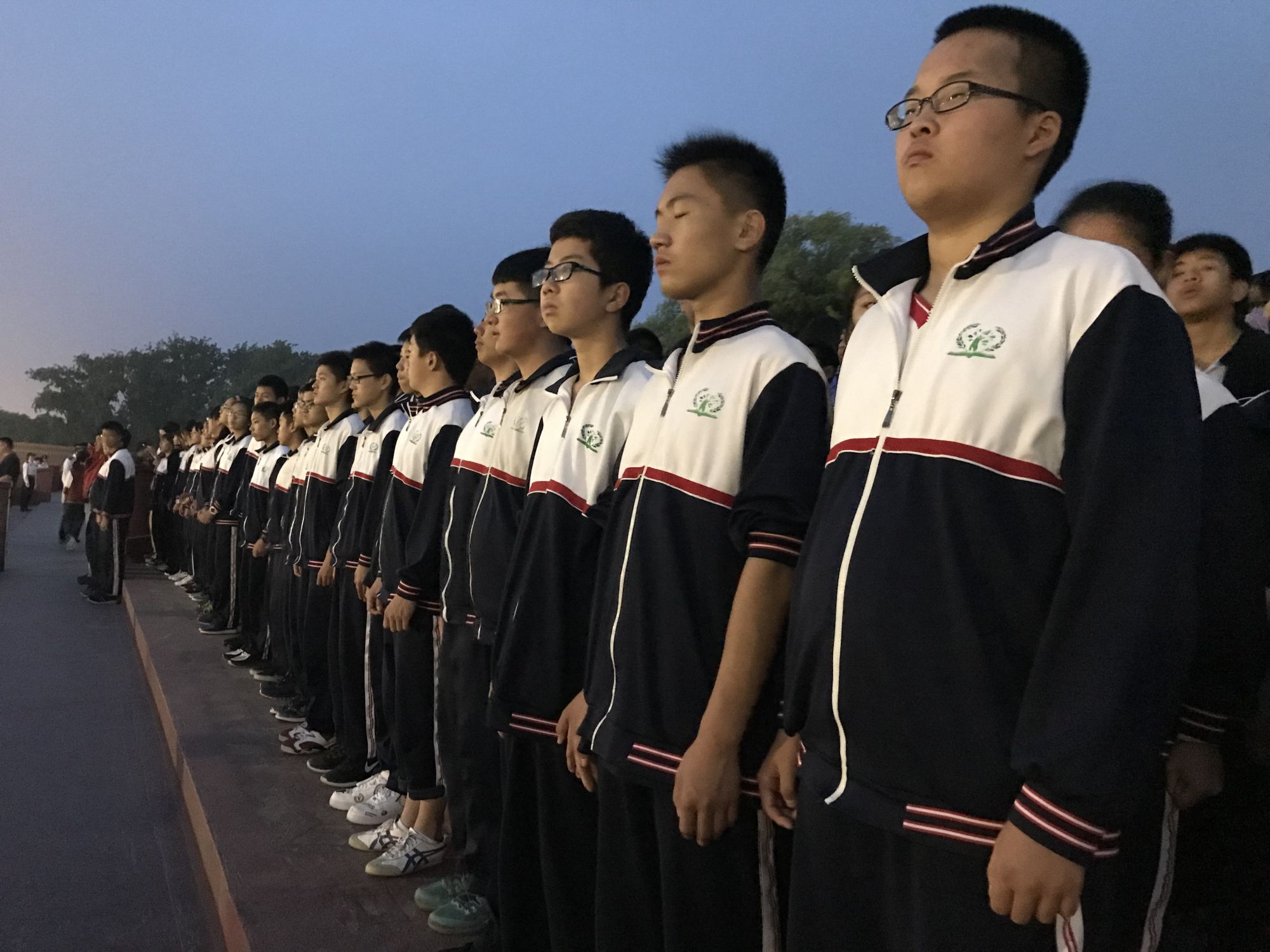 首师大附属玉泉学校天安门观升旗