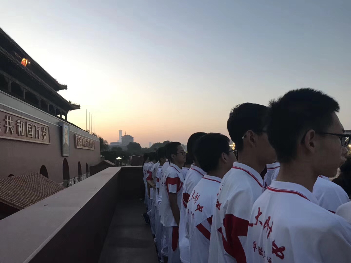 人大附中翠微学校观天安门升旗