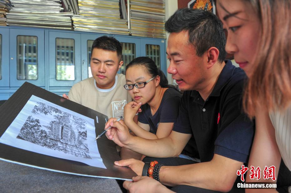 毕业季手绘校园明信片受大学生热捧