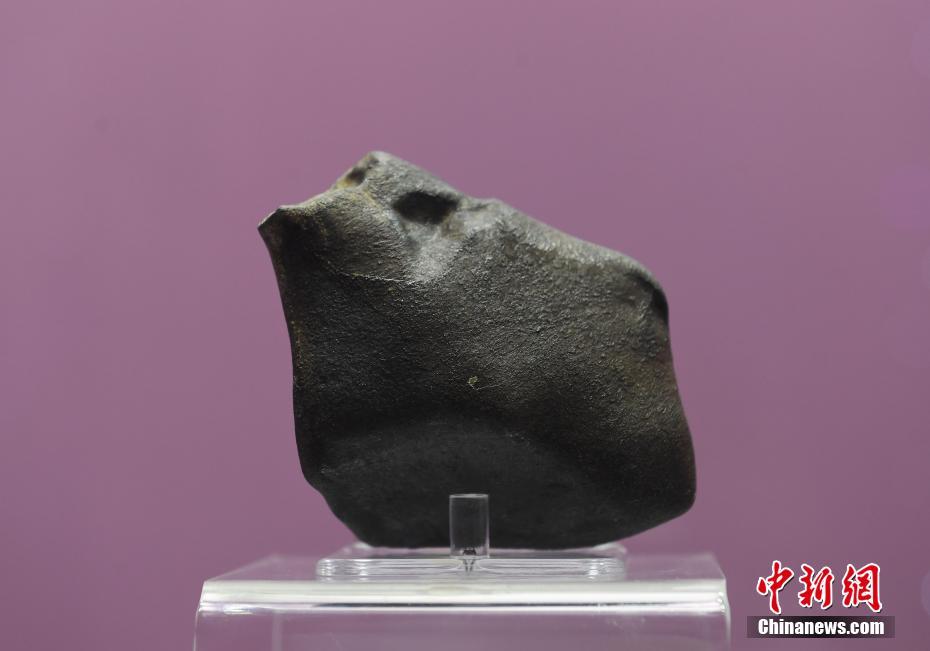 45亿年前火流星陨石在杭州展出