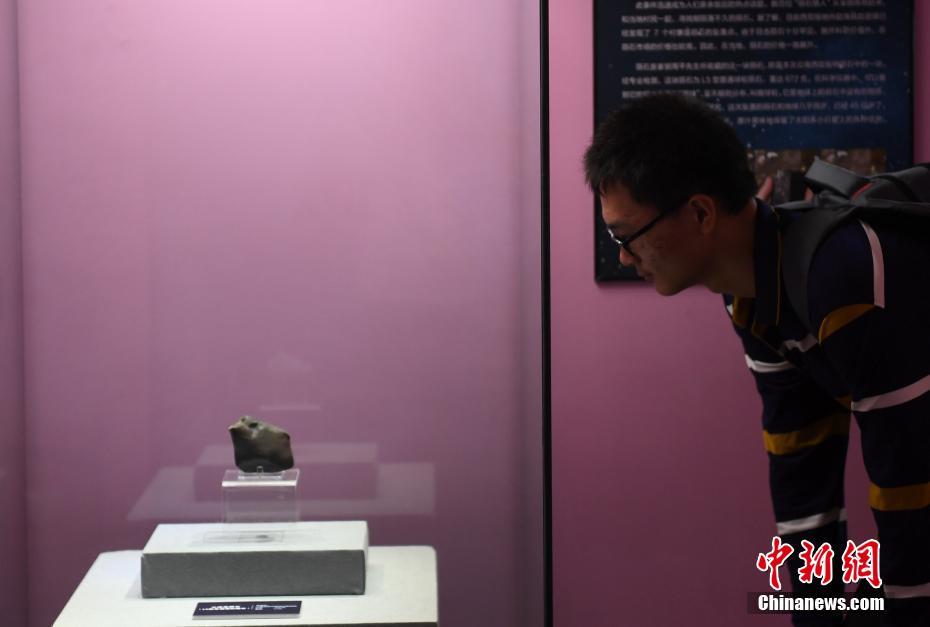 45亿年前火流星陨石在杭州展出