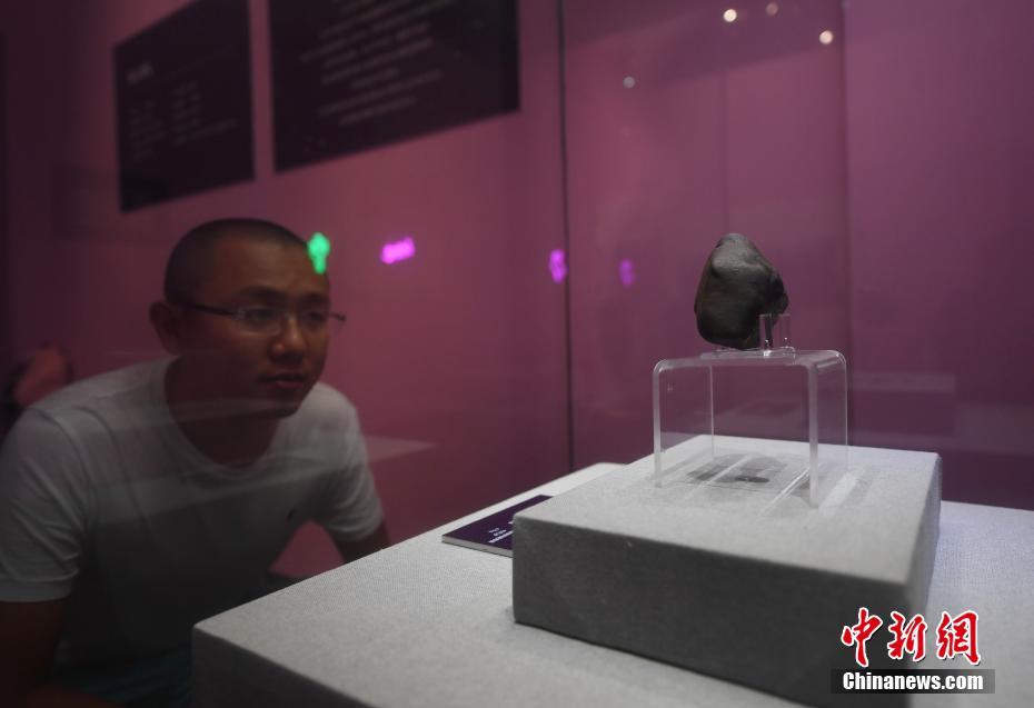 45亿年前火流星陨石在杭州展出