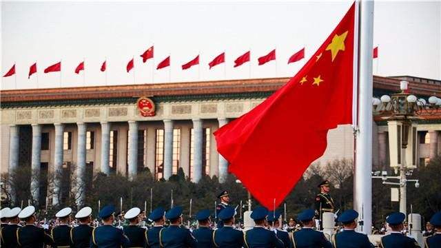 清华育才实验学校观看天安门升旗