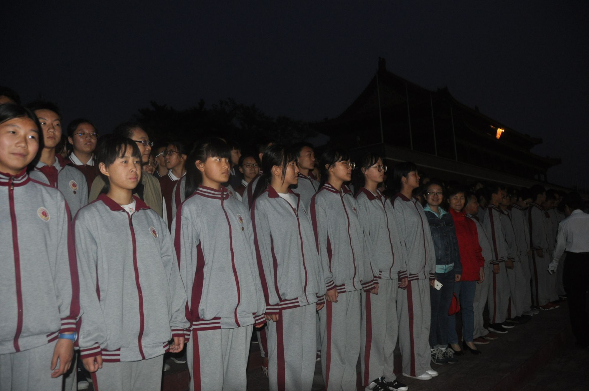 观升旗仪式  明肩上责任