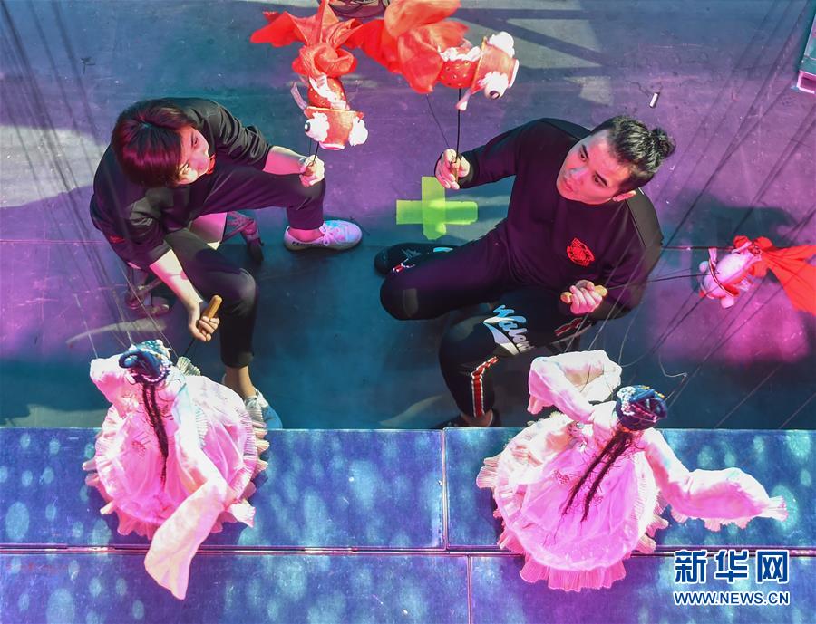 在新时代党的阳光照耀下前进--习近平总书记关