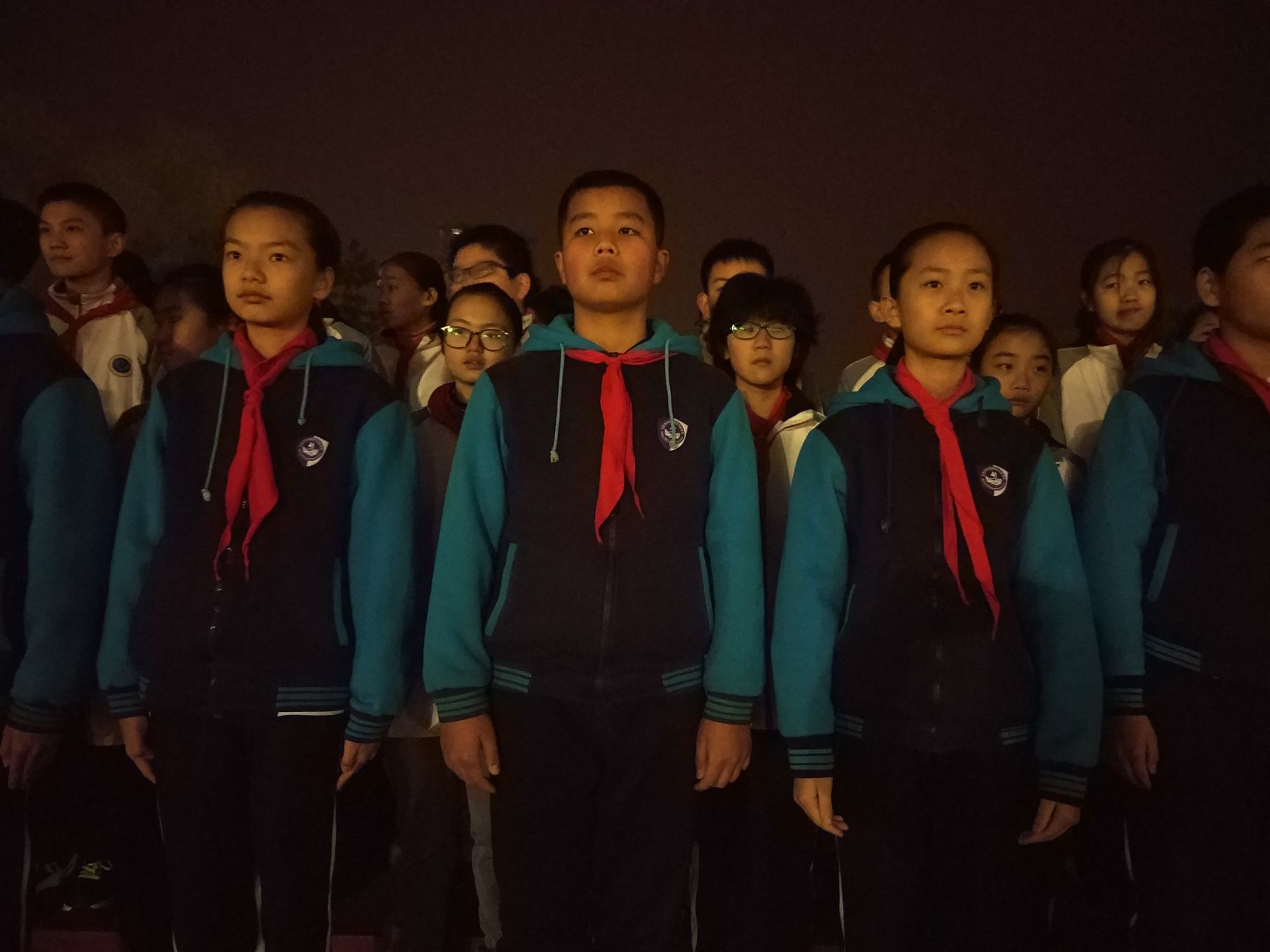 中央商务区实验学校天安门观升旗