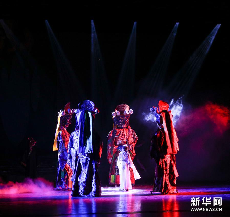 （新华视界）（2）改编传统藏戏《朗萨雯波》在京上演