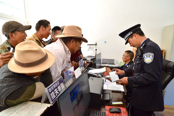 【中国梦·实践者】金沙江畔民警传承“羊拉公安精神”