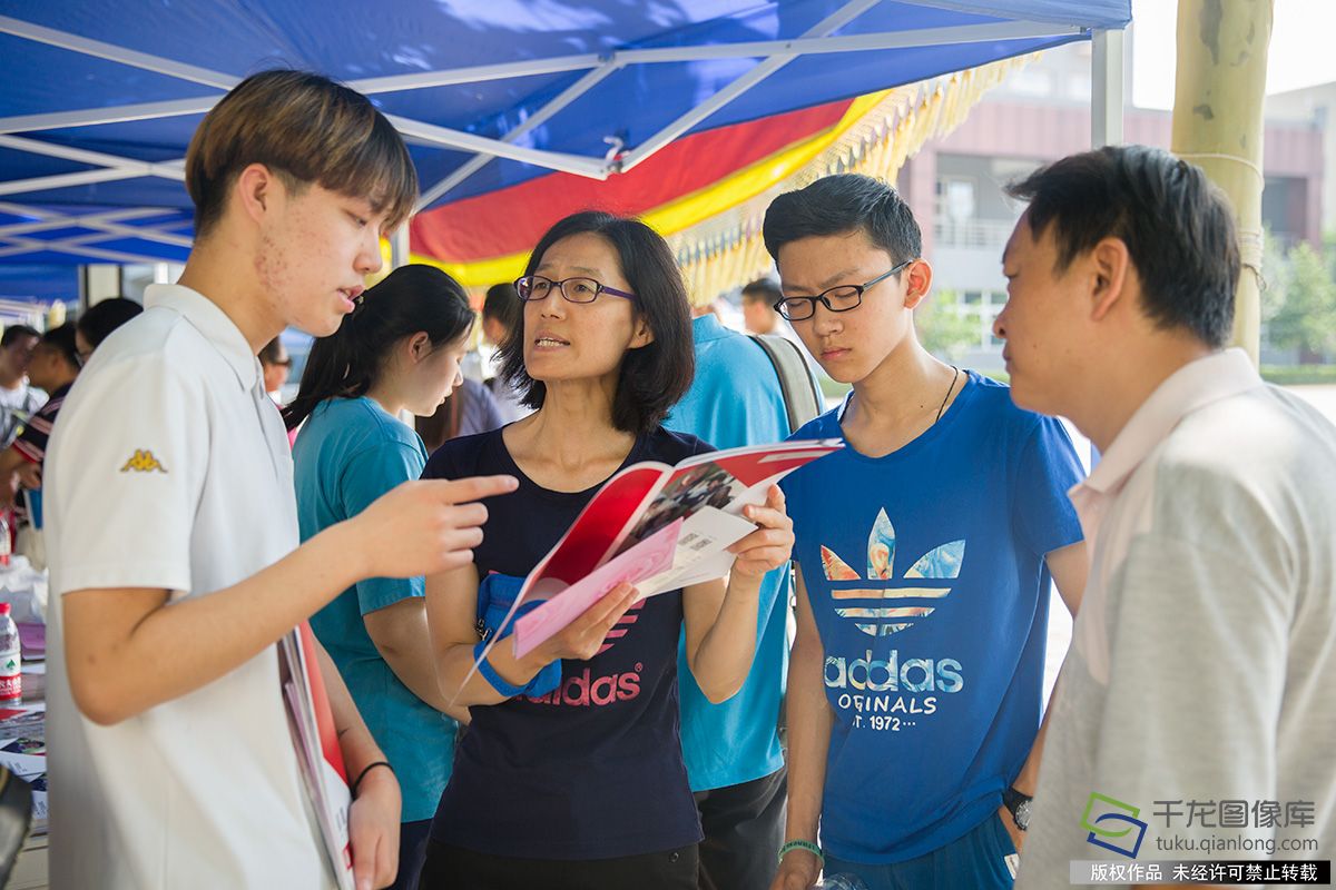 北京10所公办高职院校联合举办招生咨询会